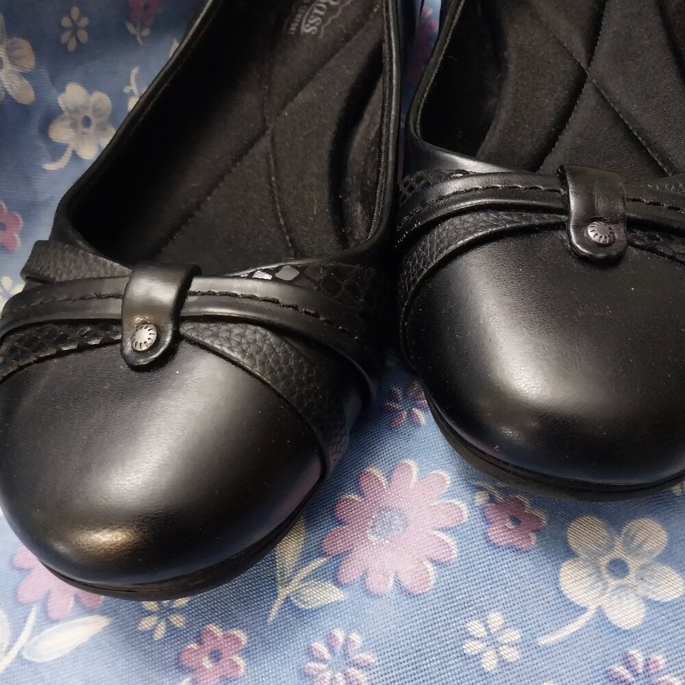 3269 Size 9M Bass Go-To-Comfort Flats. - Picture 2 of 7